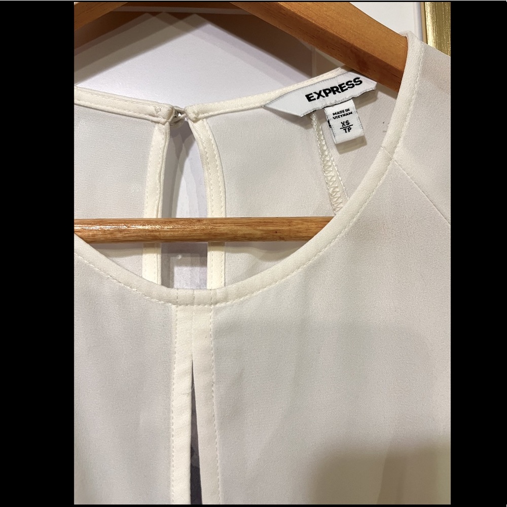 Express Flutter Sleeve Blouse in Ivory XS - Picture 4 of 8
